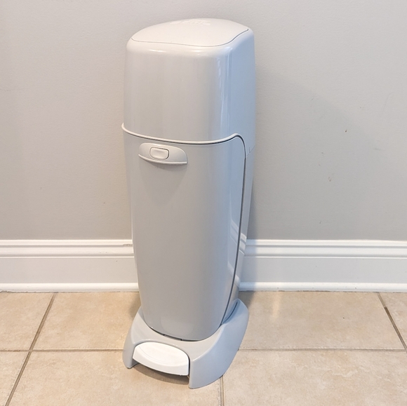 Playtex Diaper Genie Complete Diaper Pail with Odor Lock Technology, Grey - Picture 1 of 11